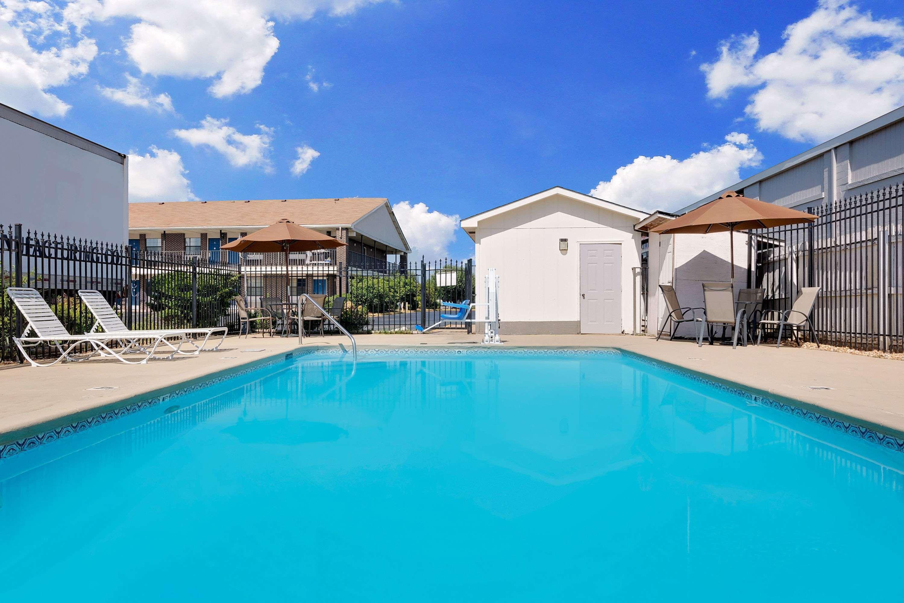 Days Inn By Wyndham Demopolis Exteriér fotografie